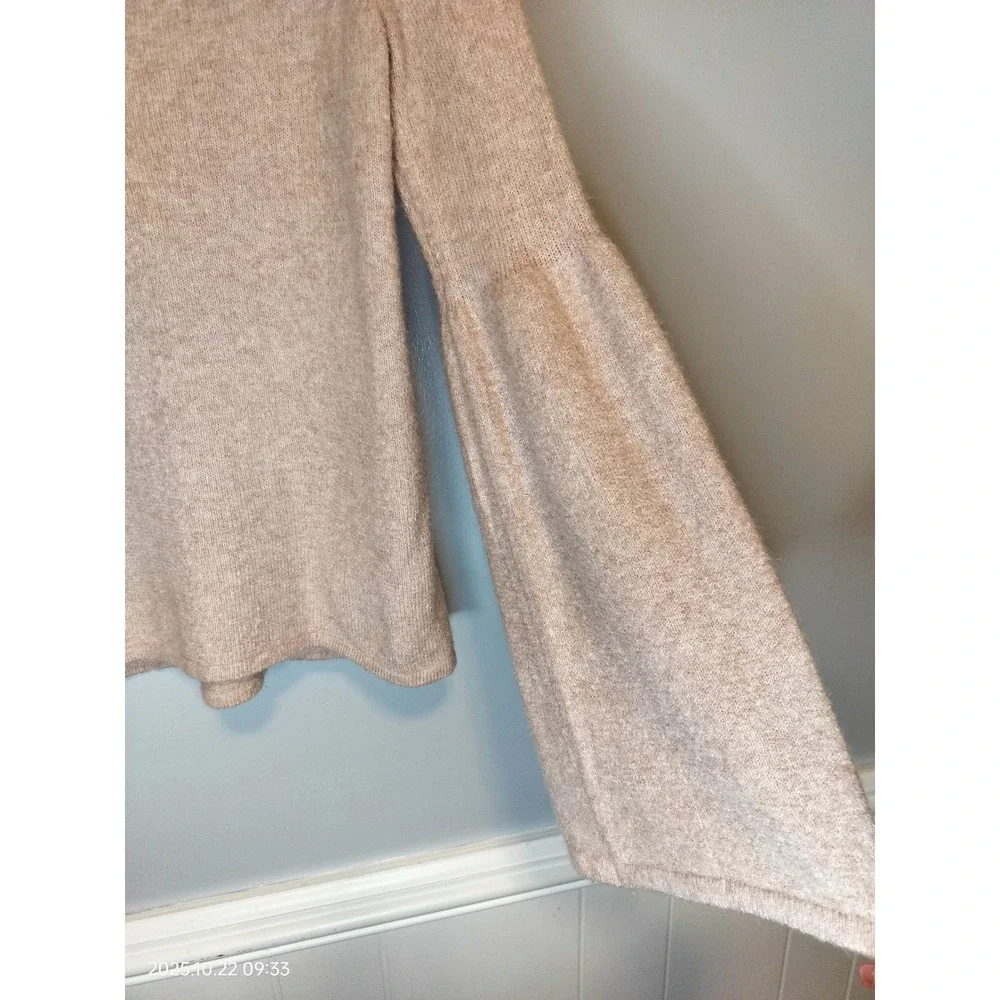 American Eagle Women's Bell Sleeve Criss Cross Knit Sweater Blush Pink Size S‎